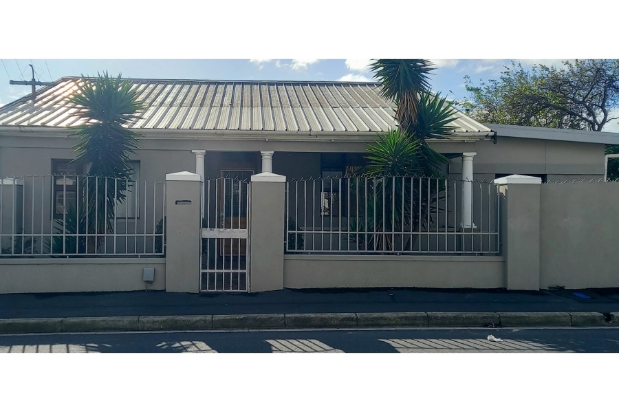 10 Bedroom Property for Sale in Maitland Western Cape